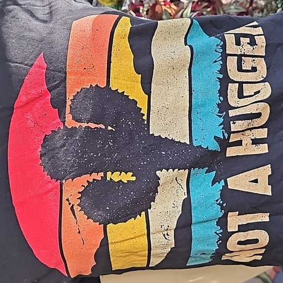 Bustedtees 100% cotton t-shirt NOT A HUGGER Cactus shirt size M - Picture 2 of 7
